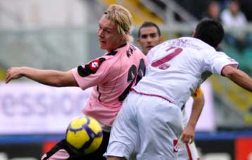 «Πέταξε το δώρο» η Ίντερ, μειώθηκε η διαφορά από τη Μίλαν