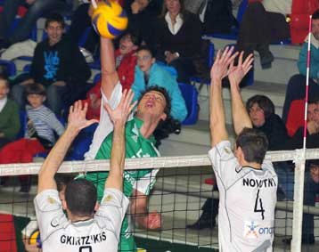 Η μάχη της Πάτρας κρίνει την πρωτιά μεταξύ ΕΑΠ και Παναθηναϊκού