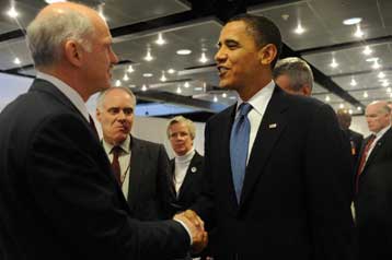 Το ευρωπαϊκό σχέδιο κατά των κερδοσκόπων στο επίκεντρο των επαφών Παπανδρέου στις ΗΠΑ