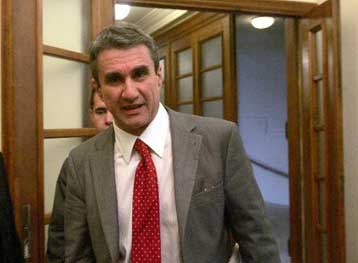 Δεν τίθεται θέμα περικοπών στον ιδιωτικό τομέα, επανέλαβε ο Ανδρέας Λοβέρδος