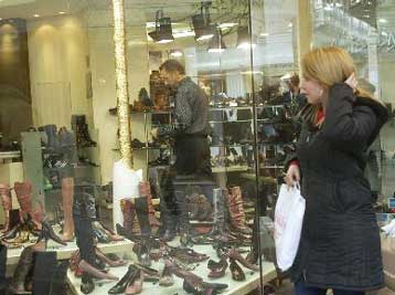 Τα νέα μέτρα οδηγούν τις μικρομεσαίες επιχειρήσεις σε λουκέτο, λένε φορείς της αγοράς