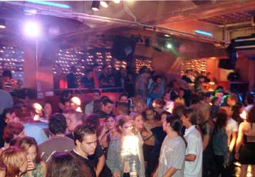 Μία η ώρα, τέλος τα όργανα στα κέντρα διασκέδασης της Αθήνας