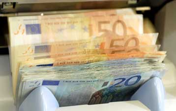 Μείωση εμφανίζει το ταμειακό έλλειμμα το πρώτο δίμηνο του έτους