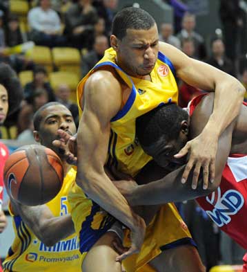 Η αδιαφορία έφερε την πρώτη ήττα του Ολυμπιακού στο Top 16 της Ευρωλίγκα