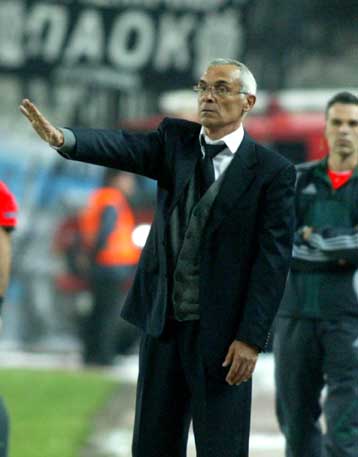 Με το μυαλό στη νίκη, ο Κούπερ δεν άνοιξε τα «χαρτιά» του για το ντέρμπι με τον ΠΑΟΚ