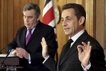 «Γελοίες φήμες» λέει ο Σαρκοζί για τα προβλήματα στο γάμο με την Μπρούνι