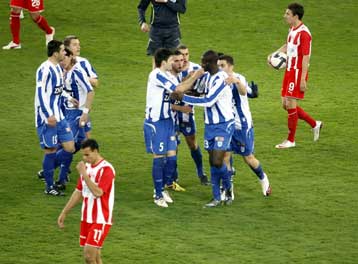 Ο Ολυμπιακός έ«Χ»ασε τον τίτλο από τον ΠΑΣ, εύκολη νίκη η ΑΕΚ, «καθάρισε» ο Ατρόμητος