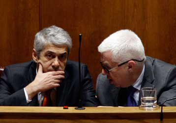 Εγκρίθηκε από την πορτογαλική Βουλή ο προϋπολογισμός λιτότητας του 2010