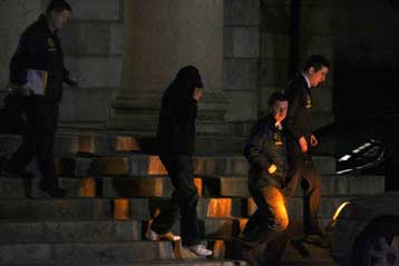 Ελεύθεροι τέσσερις ύποπτοι για σχεδιασμό δολοφονίας Σουηδού σκιτσογράφου