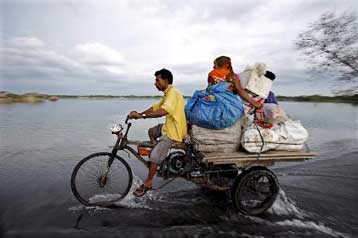 Ισχυρός κυκλώνας πλήττει τα νησιά Φίτζι