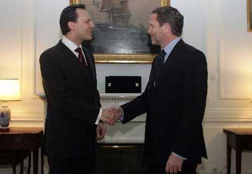 Μείωση του κόστους βίζας σε χώρες με τουριστικό ενδιαφέρον σχεδιάζει η κυβέρνηση