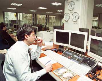 Στις 300 μονάδες βάσης παραμένει «κολλημένο» το spread στα ομόλογα