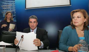 Συνεργασία Παπανδρέου με τους υπουργούς Οικονομίας, Υγείας και Εργασίας