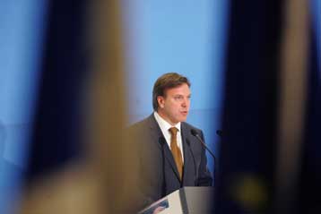 «Η ΝΔ έφερε το πιο σάπιο καθεστώς» απαντά η κυβέρνηση στα περί «συστήματος ΠΑΣΟΚ»