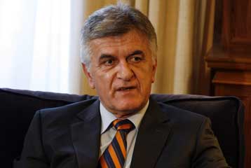 Στο 17% οι περικοπές για υπαλλήλους της Βουλής και βουλευτές