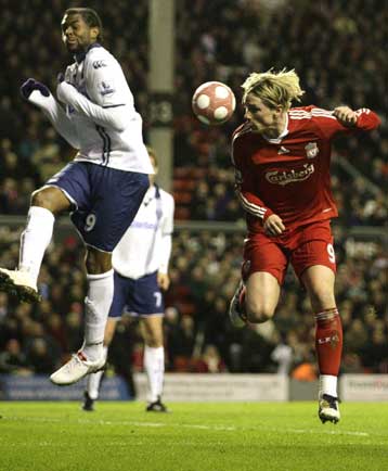 Συνεχίζει να ελπίζει η Λίβερπουλ για Champions League μετά το 4-1 επί της Πόρτσμουθ