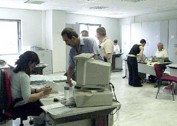 Ενιαία φορολογική κλίμακα με επιβαρύνσεις για τα εισοδήματα άνω των 40.000 ευρώ