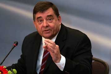 Την προσφυγή της Ελλάδας στο ΔΝΤ προκρίνει ο Γιώργος Καρατζαφέρης