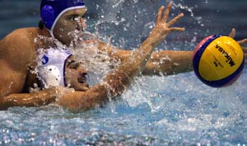 Λύγισε από την «καυτή» ατμόσφαιρα με 7-6 η εθνική ανδρών στα Σκόπια