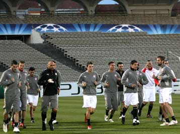 Ο Ολυμπιακός με φουλ επίθεση (4-3-3) για την ανατροπή στο Μπορντό