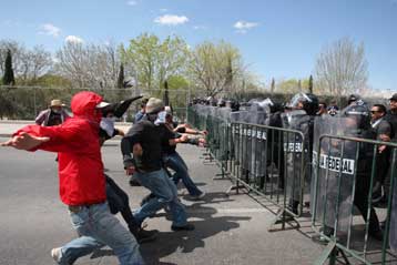Διαδηλώσεις στο Μεξικό κατά της πολιτικής Καλντερόν για τα καρτέλ ναρκωτικών