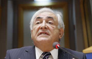 Απροθυμία στην Ευρώπη για έλεγχο των κερδοσκοπικών funds διακρίνει ο Στρος-Καν