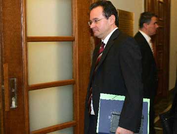 Στα «αγκάθια» του φορολογικού θα επικεντρωθεί το Υπουργικό Συμβούλιο την Πέμπτη