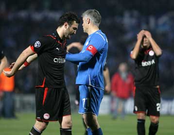 Ο Ολυμπιακός άγγιξε το θαύμα, αλλά η πρόκριση πήγε στα χέρια της Μπορντό