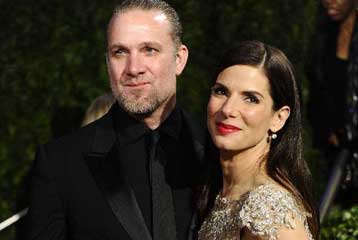 Στα πρόθυρα διαζυγίου η Σάντρα Μπούλοκ