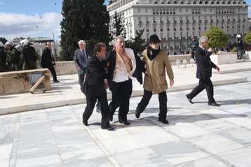 Προσπάθεια στοχοποίησης καταγγέλλει η ΚΟΕ με αφορμή την επίθεση κατά Παναγόπουλου