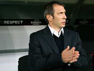 Για ατυχία μίλησε ο Νιόπλιας και για υποχρέωση νίκης επί του Ολυμπιακού