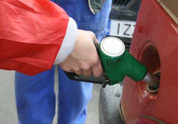 Εν αναμονή της εισήγησης της ΡΑΕ για το πλαφόν στην τιμή των καυσίμων