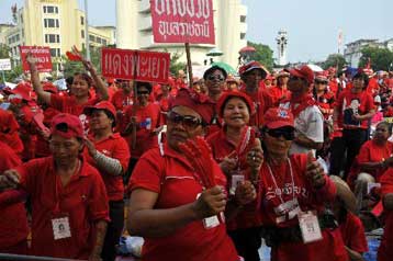 Αρνούνται να διαπραγματευτούν με την κυβέρνηση οι διαδηλωτές στην Ταϊλάνδη