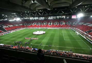 Η UEFA χτύπησε δις την «καμπάνα» τιμωρώντας τον Ολυμπιακό μέσω «Καραϊσκάκη»