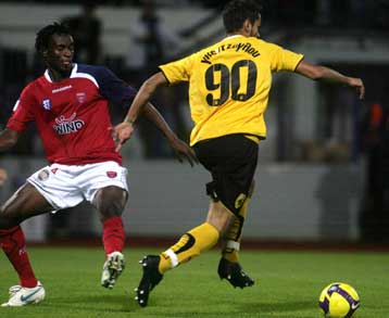 Με Αλβες και Γκέντσογλου η ΑΕΚ στην Τούμπα