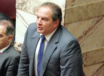 Την επιστροφή του στην κεντρική πολιτική σκηνή φέρεται να ετοιμάζει ο Κ.Καραμανλής