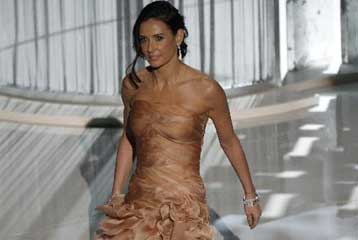 Ντέμι Μουρ και Νία Βαρντάλος απέτρεψαν την αυτοκτονία 18χρονου