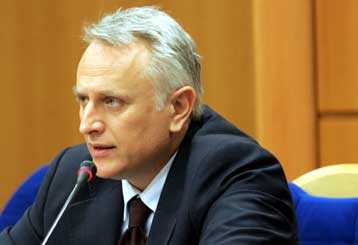 Η μονιμότητα στο Δημόσιο έχει μυθοποιηθεί, δηλώνει ο Γιάννης Ραγκούσης