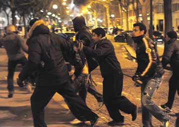 Έρευνα για τρεις ύποπτους οπαδούς, σχετικά με τη δολοφονία φιλάθλου της Παρί Σ.Ζ.