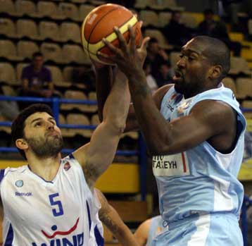 Με καλάθι του Σμιθ στο τέλος ο Πανελλήνιος 85-83 τον Κολοσσό