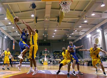 Ξύλο και… «διπλό» πλέι οφ για το Περιστέρι, 81-78 στην έδρα του Αμαρουσίου