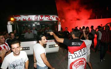 Αποθέωση στο Ρέντη από 2.000 οπαδούς του ΟΣΦΠ