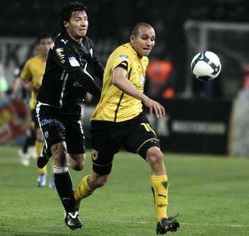 «Του χρόνου… κούπα» εύχεται ο Τζιμπούρ, στην ΑΕΚ που νικά πιστεύει ο Αραούχο