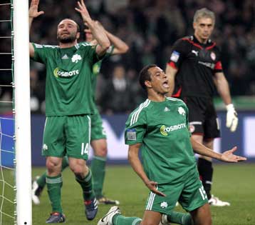 Το ντέρμπι χάθηκε όχι όμως το πρωτάθλημα, το σύνθημα στον ΠΑΟ