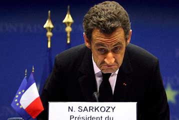 Σε μίνι ανασχηματισμό προχώρησε ο Σαρκοζί μετά τη συντριβή στις κάλπες