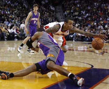 Απίστευτη νίκη 133-131 των Σανς επί των Ουόριορς