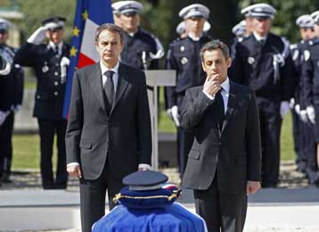 «Eξάλειψη» των βάσεων της ΕΤΑ στη Γαλλία υπόσχεται ο Νικολά Σαρκοζί