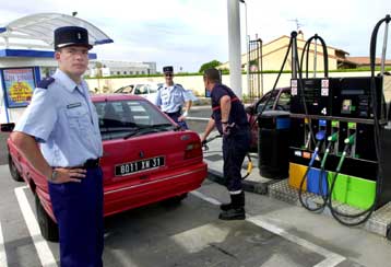 Η Γαλλία εγκαταλείπει οριστικά τα σχέδια για φόρο άνθρακα