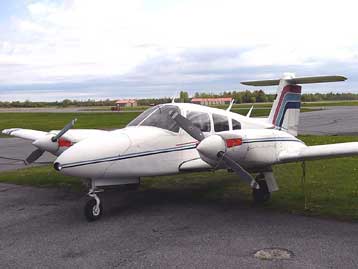 Αναγκαστική προσγείωση μικρού δικινητήριου αεροσκάφους στα Μέγαρα