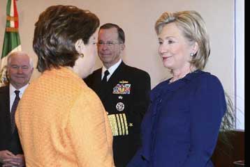 Επίσκεψη Κλίντον στο Μεξικό με επίκεντρο την πάταξη του καρτέλ ναρκωτικών